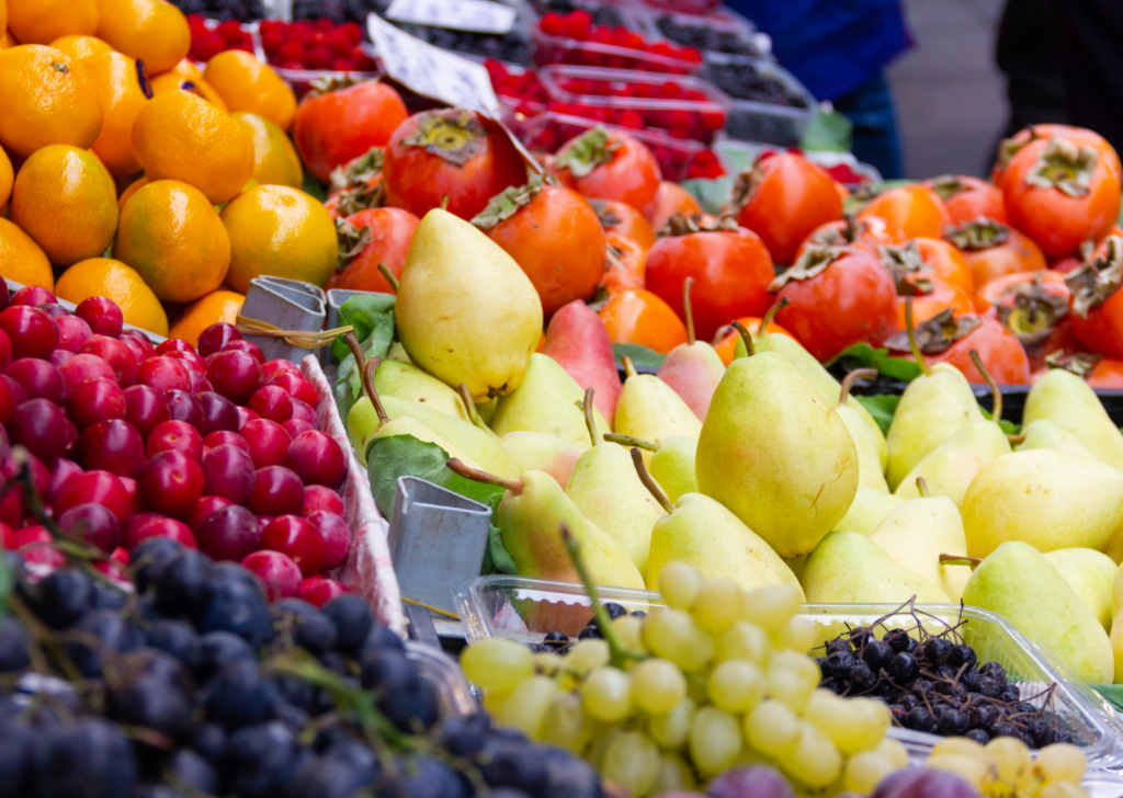 Obst,Gemüse,Markt,Marktstand,gesund,farbenfroh,wenig Kohlenhydrate,aufpassen,Auswahl,Diabetes