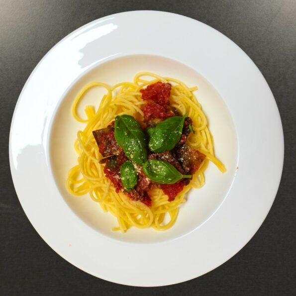 Spaghetti, mit Aubergine, Tomaten-Sauce, vegan, gesund