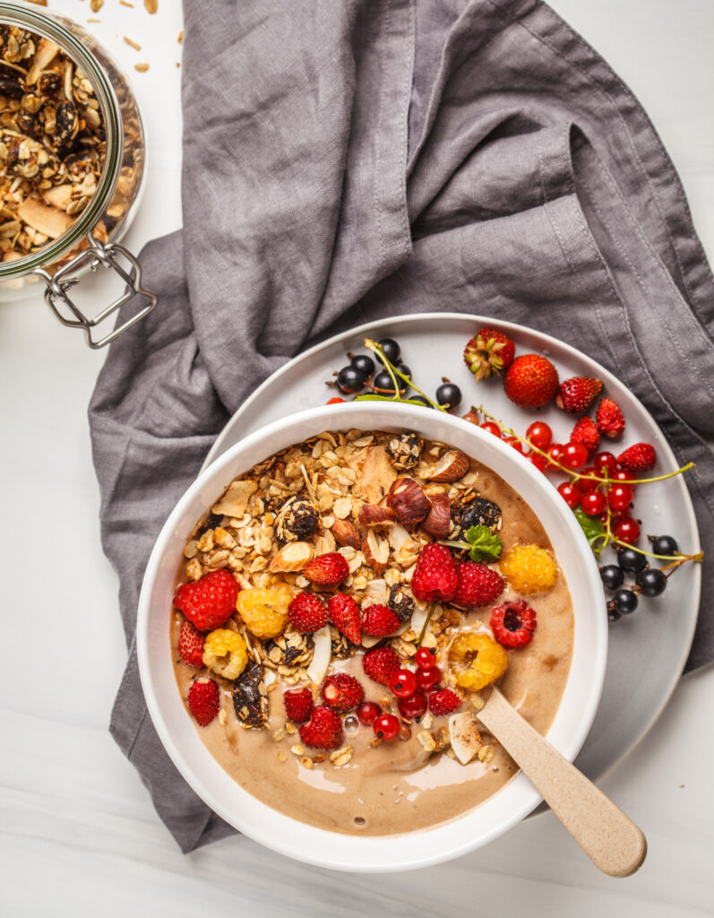 Oat-Meal,gesund,Morgens,Frühstück,Schüssel,Beeren,essen,Nüsse