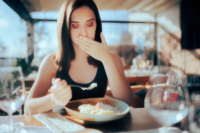 Essen,Aufstoßen,Diabetes,Frau,Geruch von faulen Eiern