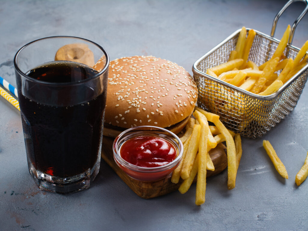 Fast-Food,Cola,Fritten,Chips,ungesund,Ernährung,Burge,Ketchup