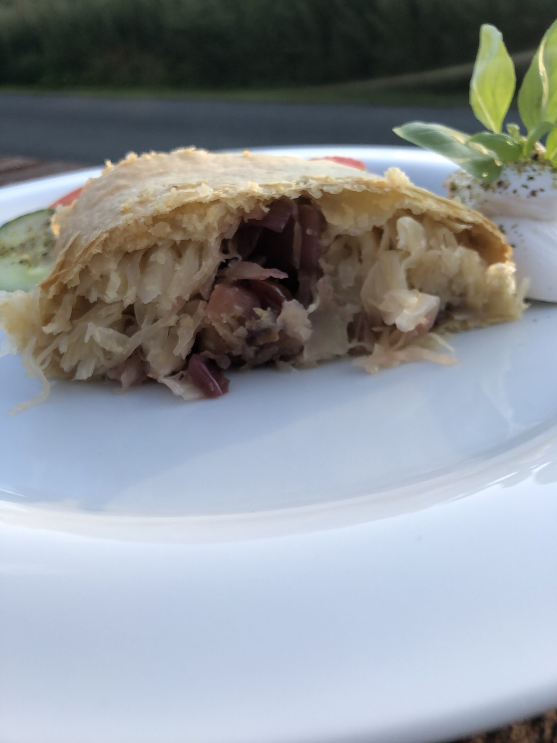 sauerkraut blätterteig strudel. im ofen. rotwein vegan, auflauf-alternative rezept