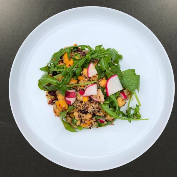 Quinoa-Kichererbsen-Salat mit Süßkartoffeln