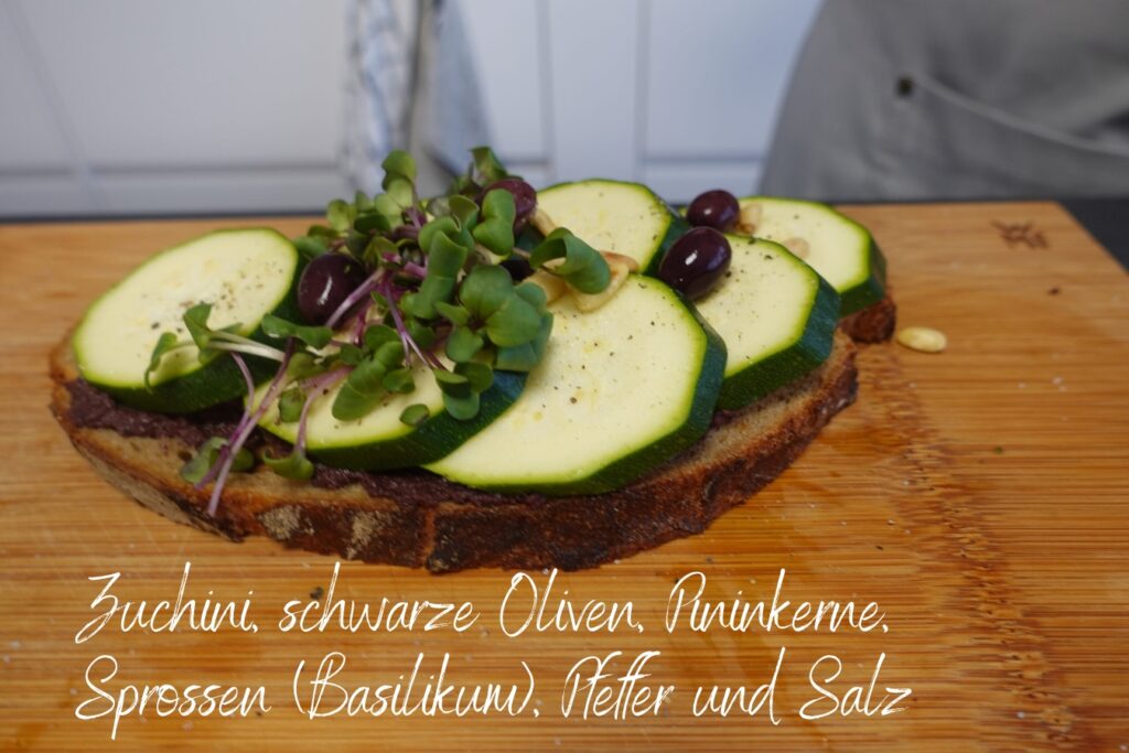 Brot,vegetarisch,gesund,belegen,vegan,einfach,Zuchini,Olivenpaste