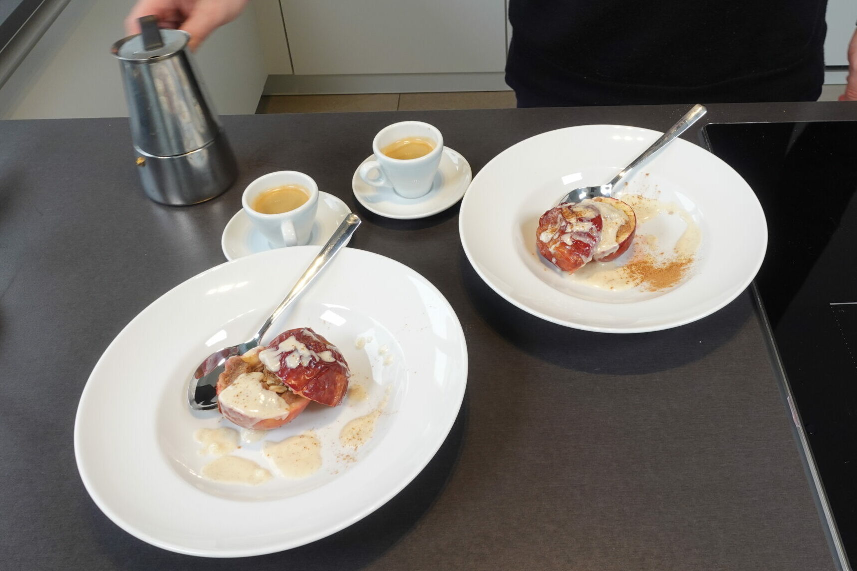 gesundes Dessert, veganer apfel nachtisch, nachtisch mit apfel, apfeldessert aus dem ofen