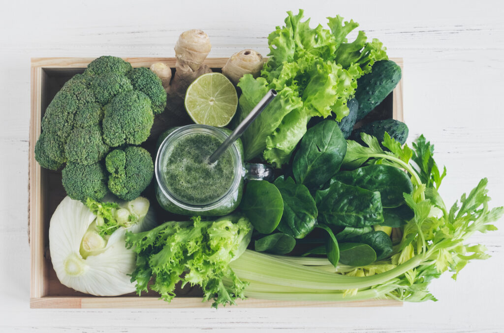 grüne Lebensmittel,gesund,lecker,Tablett, für Smoothie,essen,trinken,mit Bitterstoffen, Geschmack ändern, abnehmen